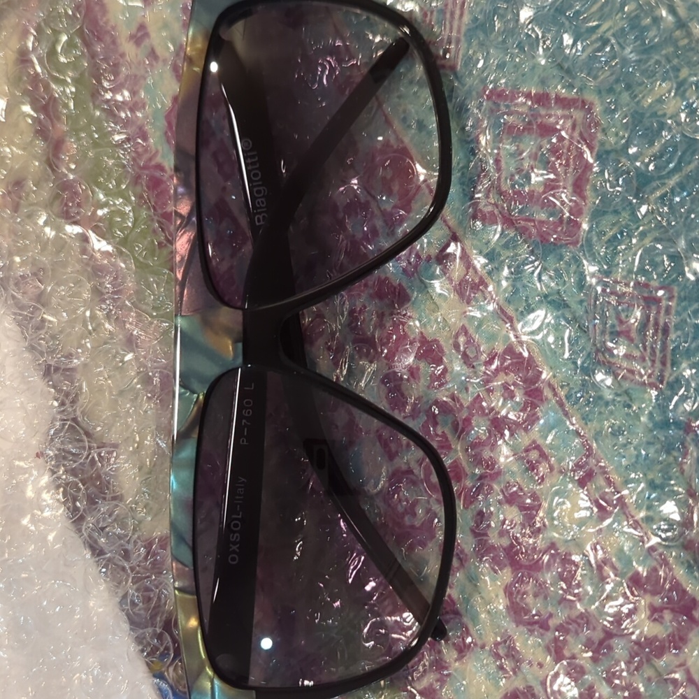 VINTAGE LAURA BIAGIOTTI abalone new without tags no scratches
